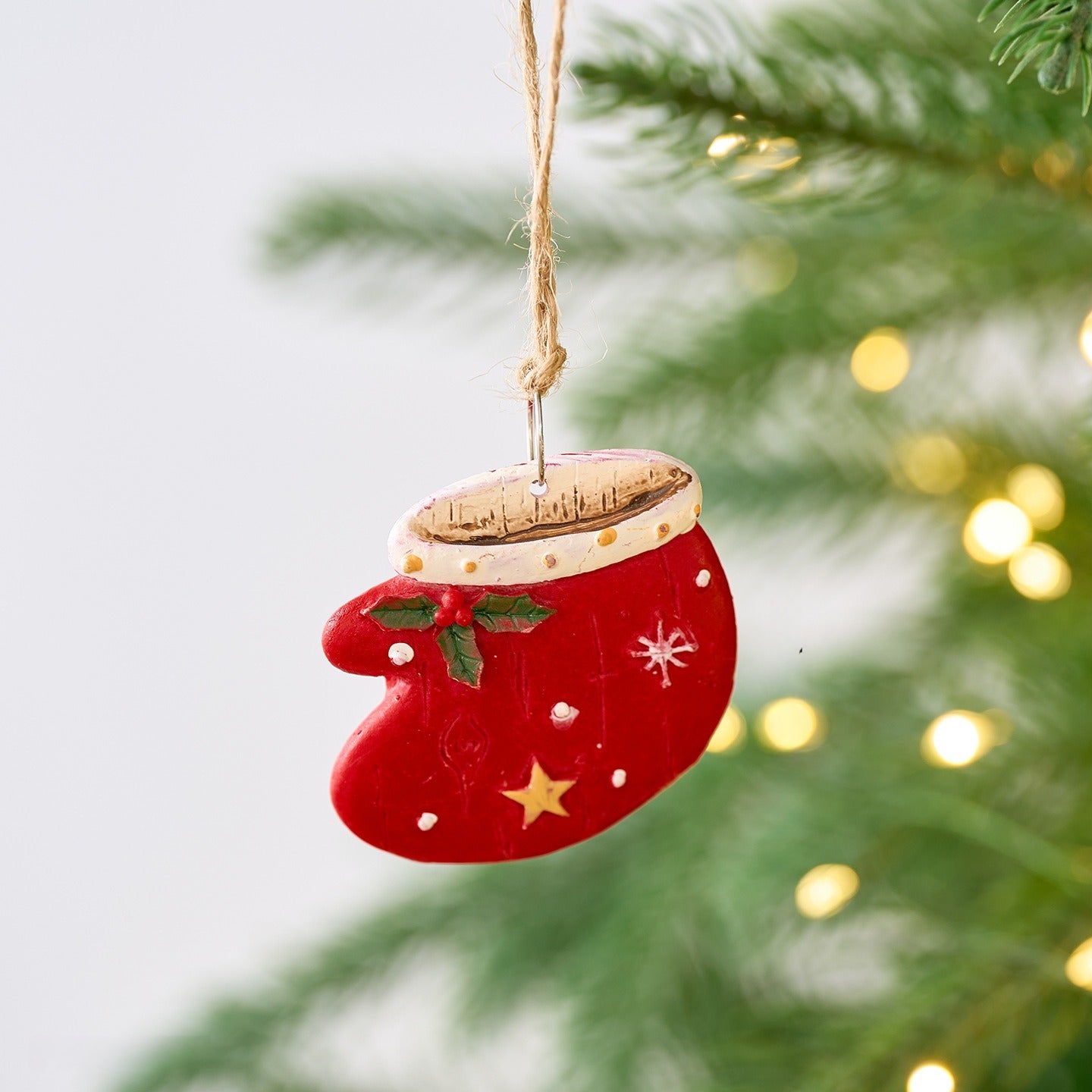 jiyora-resin-christmas-hanging-ornament-mitten-02